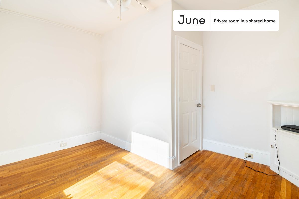 Building Photo - Room in Shared 7 bed/2 bath home