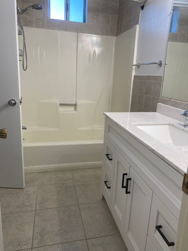 Building Photo - Gorgeous University Heights Home