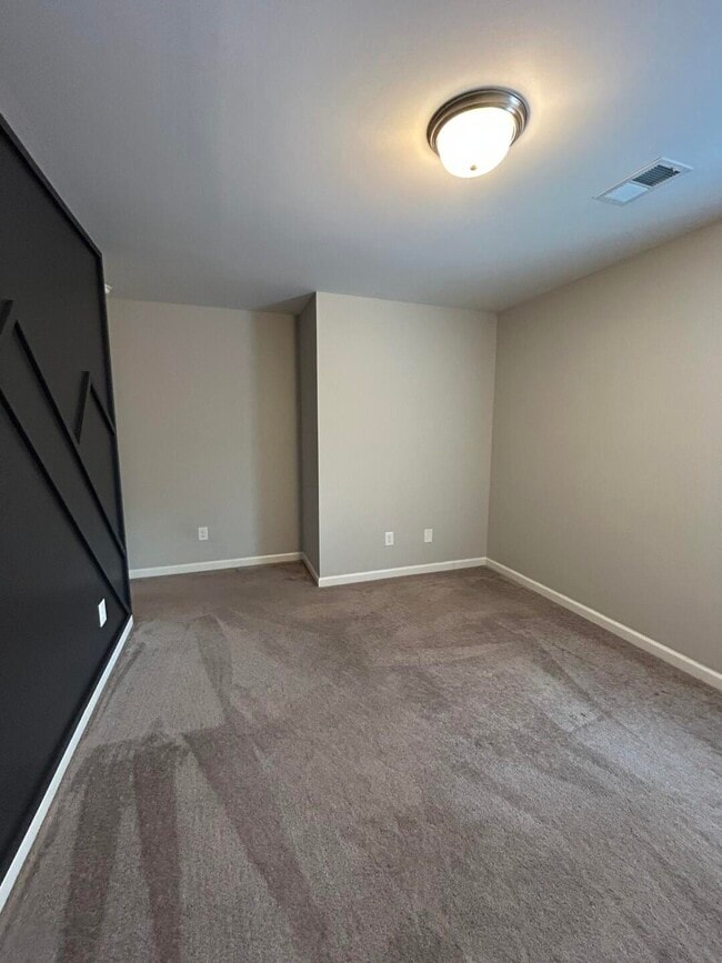 Building Photo - 610 Constitution Dr