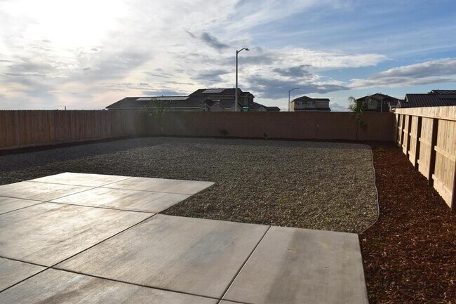 Building Photo - 4523 Iris Ct