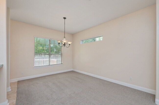Building Photo - Lovely 3 Bedroom in the Heart of Niceville!