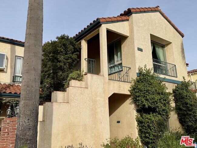 Building Photo - 1227 Ridgeley Dr