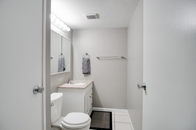 Building Photo - 5S066 Pebblewood Ln