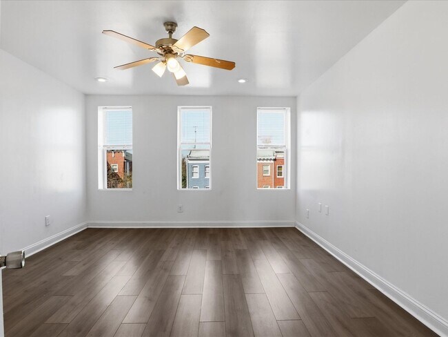 Building Photo - Charming Spacious Baltimore Rowhome