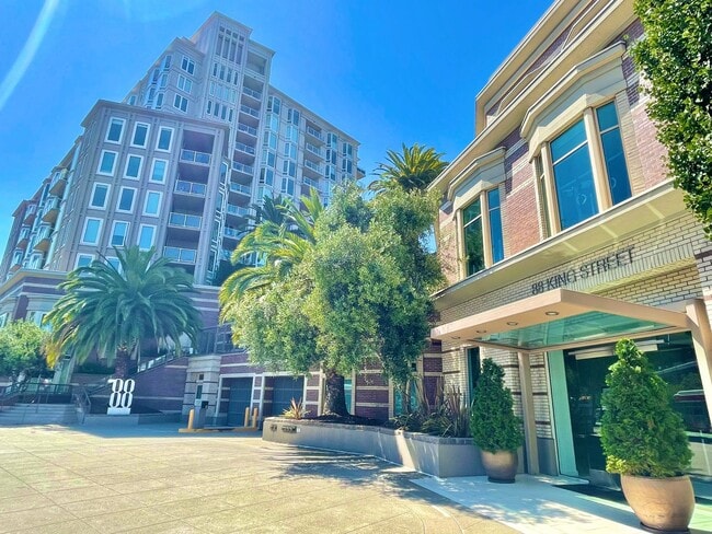 Building Photo - 2BR/2BA Remodeled Condo in the Towers! NEW...