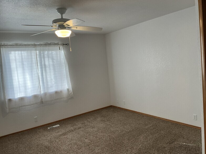 Master Bedroom - 2027 North Dove Avenue