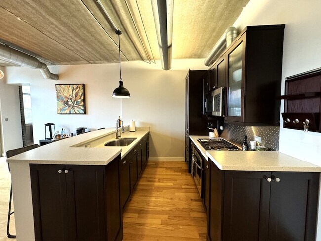 Building Photo - 10 S Dunton Ave