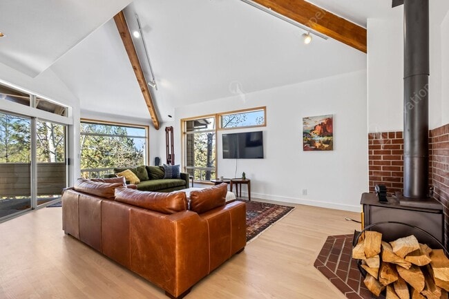 Building Photo - Unfurnished - 5BR - 3.5BA Forest Retreat in Northwest Bend