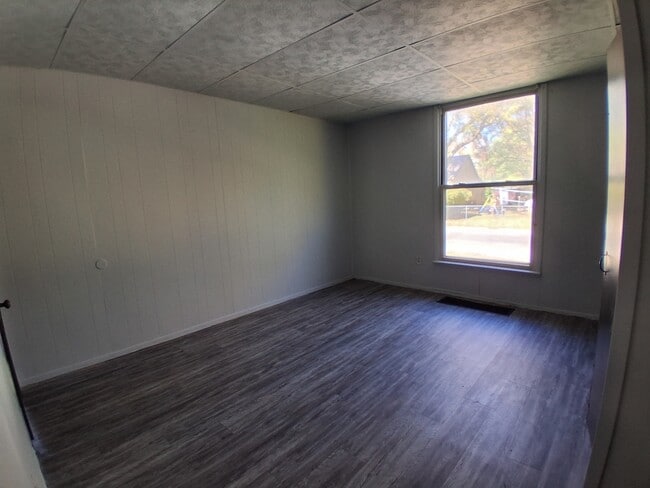 Building Photo - 714 Bryan-