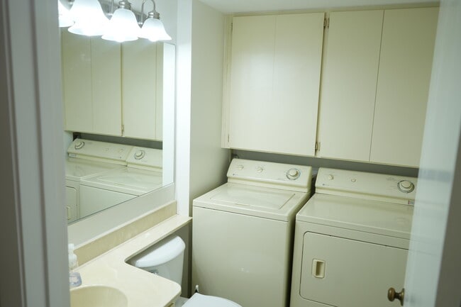 Building Photo - 627 Buttonwood Ln