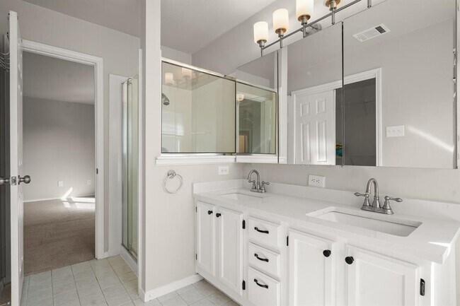 Building Photo - 17841 Park Valley Dr