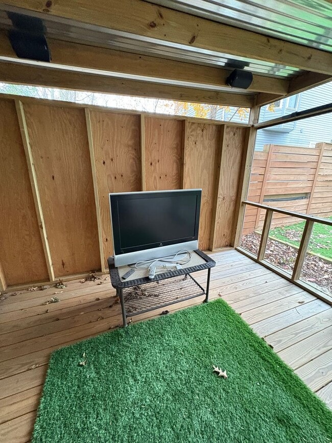 Building Photo - Beautiful Home Conveniently Located in Alexandria w/ Lower Level Suite