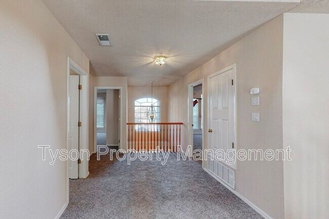 Building Photo - 6916 La Merida Ave NE