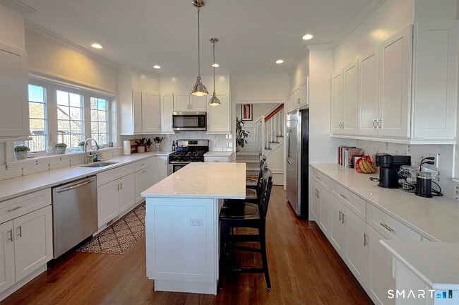 Building Photo - 860 Oldfield Road