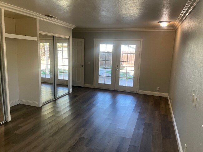 Building Photo - 4 Bed/3 Bath w/Loft.  HURRY won't Last Long!!!