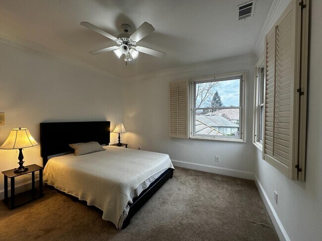 Building Photo - 4824 Longcove Dr