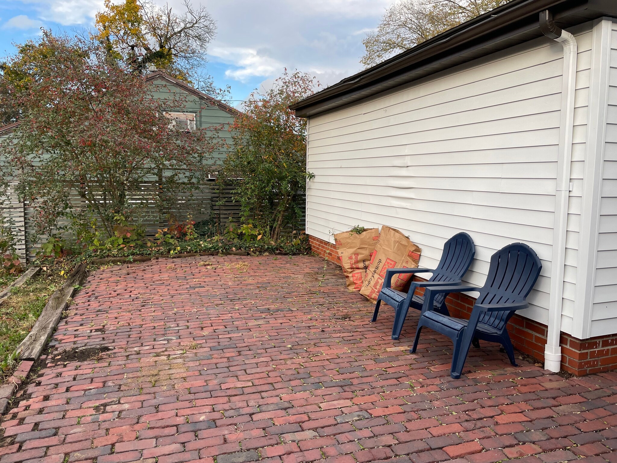 Building Photo - 526 Bank St