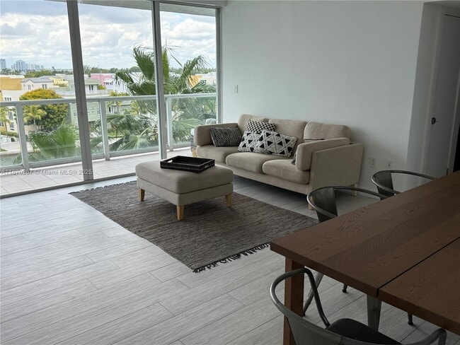 Building Photo - 5900 Collins Ave