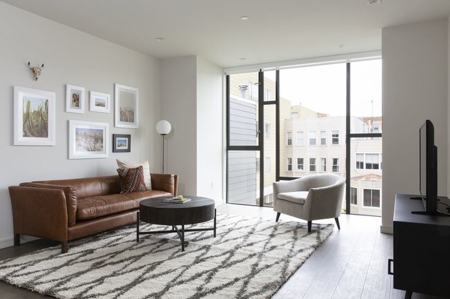 Primary Photo - 1463 Lombard St