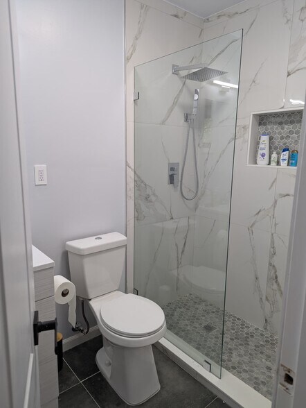 2nd Shower - 2220 NE 37th St