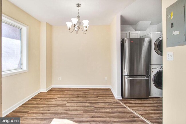 Building Photo - 2502 Markham Ln