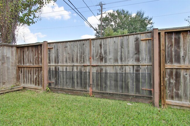 Building Photo - 2002 Nina Lee Ln
