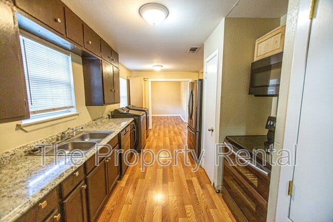 Building Photo - 3624 Walnut Ave