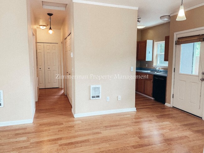 Building Photo - Adorable Two-Bedroom Home