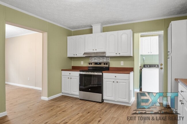 Building Photo - Beautiful Fully Renovated 3 Bed 2 Bath Home