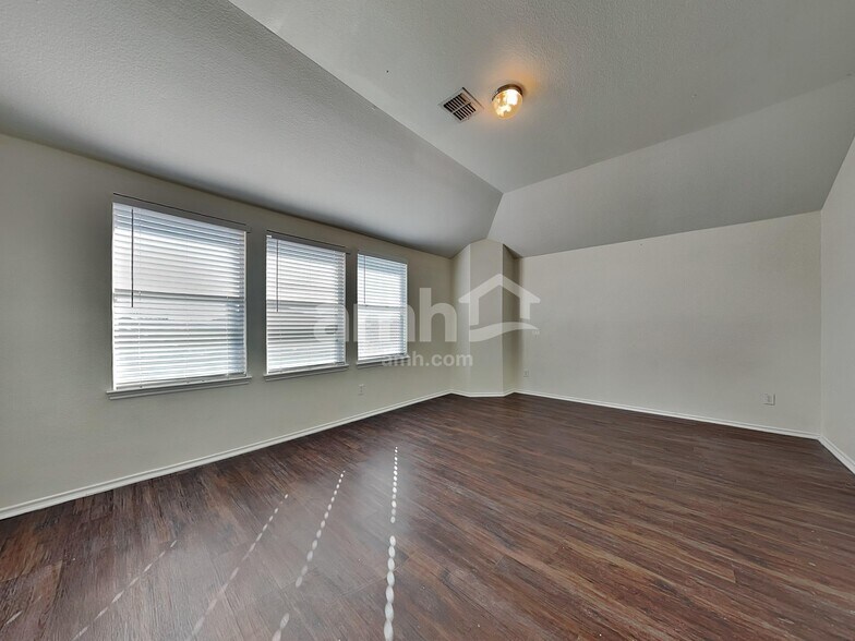 Building Photo - 2101 Hanakoa Falls Dr