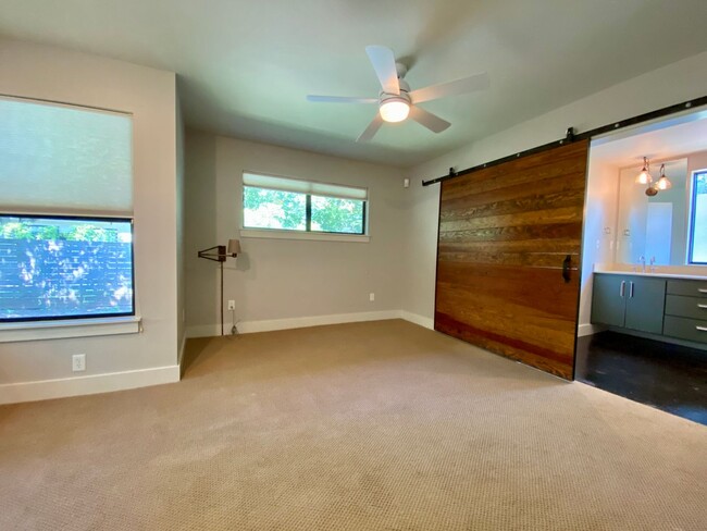 Building Photo - Charming 4 Bedrooms, 3 Bathrooms Home in Allandale!!!!