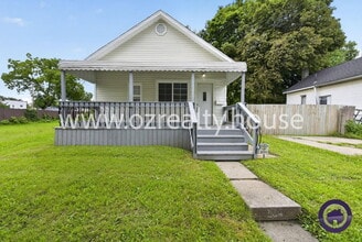 Building Photo - 565 Viking St