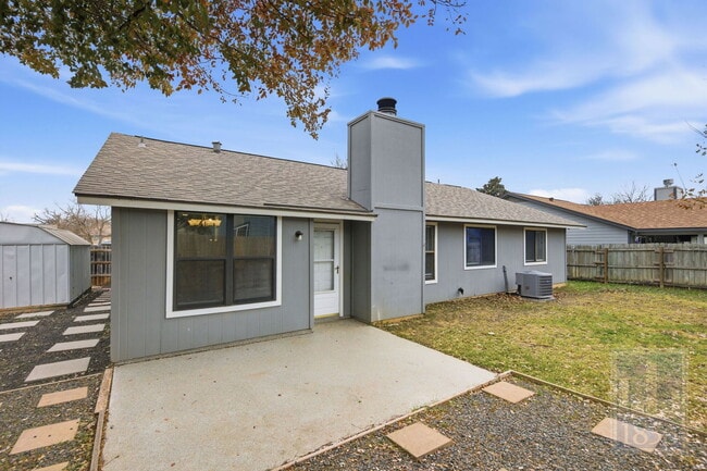 Building Photo - 401 Oakridge Pass