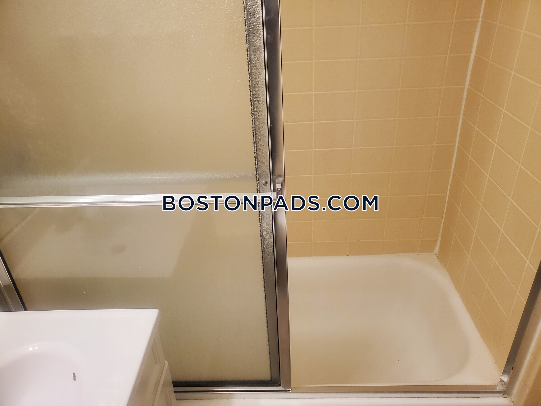 Building Photo - 62 Boylston St
