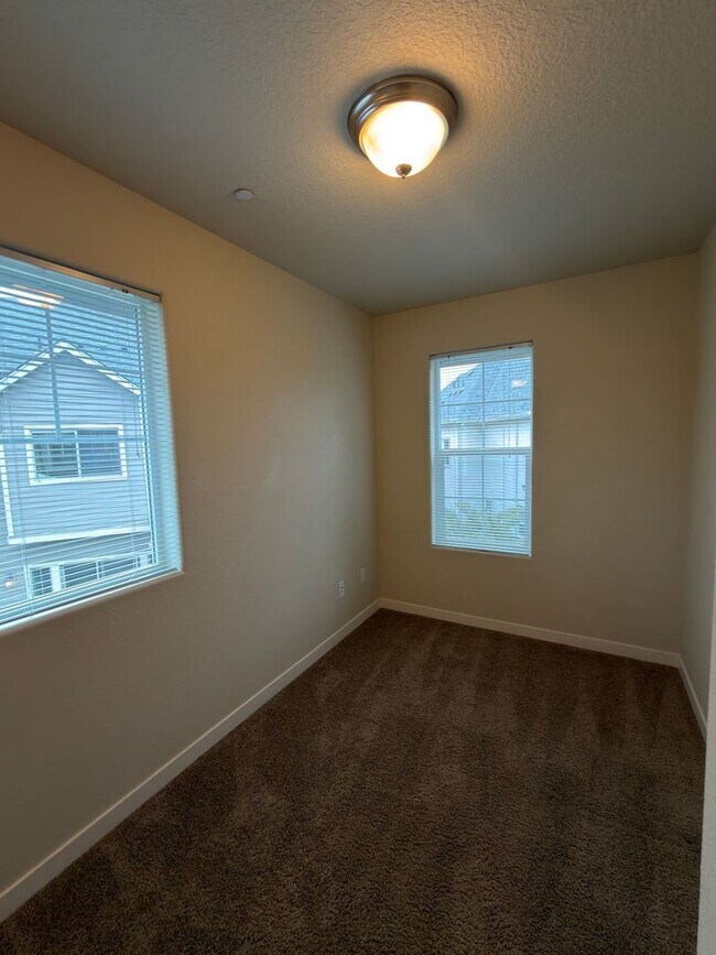 Building Photo - 28521 SW Orleans Ave