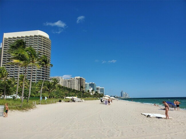 Building Photo - 9261 E Bay Harbor Dr