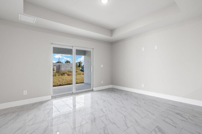 Building Photo - 2213 Kenneth Ave S