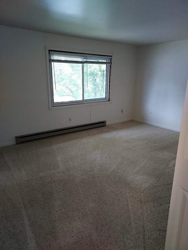 Building Photo - 2-3 Bedroom Townhouse for rent in Altoona