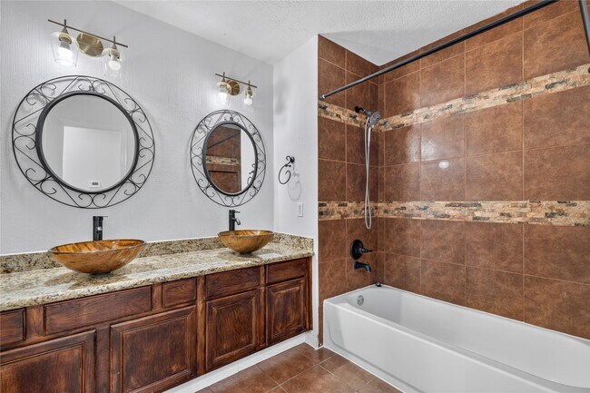 Building Photo - 7206 Glen Rosa Dr