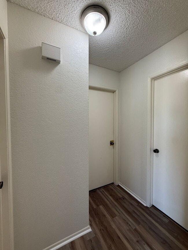 Building Photo - Quail Meadows Upstairs Condo with Easy Access to 101 Frwy/VSFB