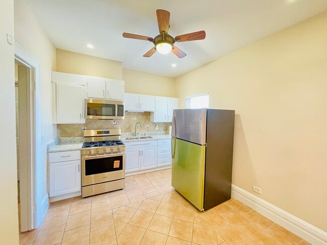 Building Photo - 72 N 4th St