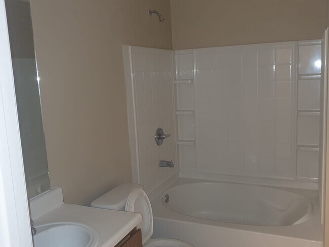 Building Photo - 5104 Fairington Ridge Cir