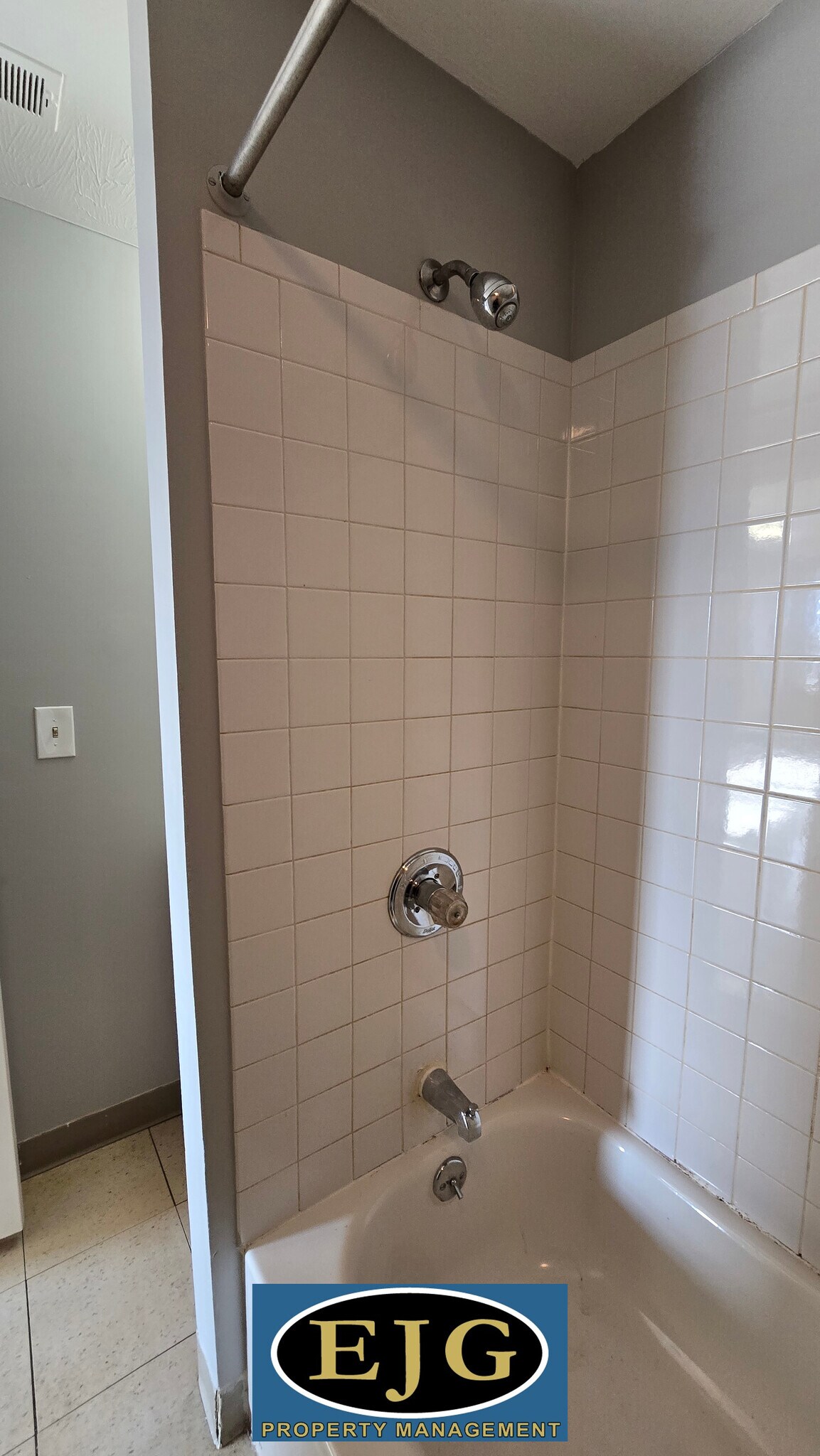 Building Photo - 26 Ledge St