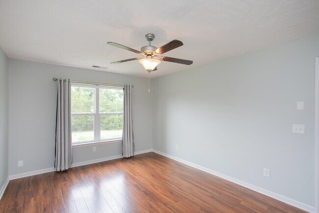 Building Photo - Single-level 2-bed, 2-bath townhome in 55+ community with pool, clubhouse, fitness center and gro...