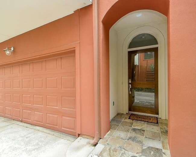 Primary Photo - 404 Parker St