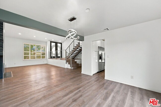 Building Photo - 4355 Chaumont Rd