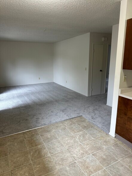 Building Photo - 834 Carlita Cir
