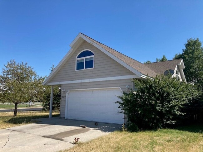 Primary Photo - Spacious 5 Bedroom Home