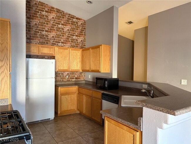 Building Photo - 67 Dow Jones St