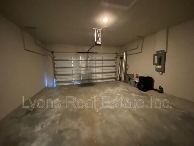 Building Photo - 2497 Cortland Ave